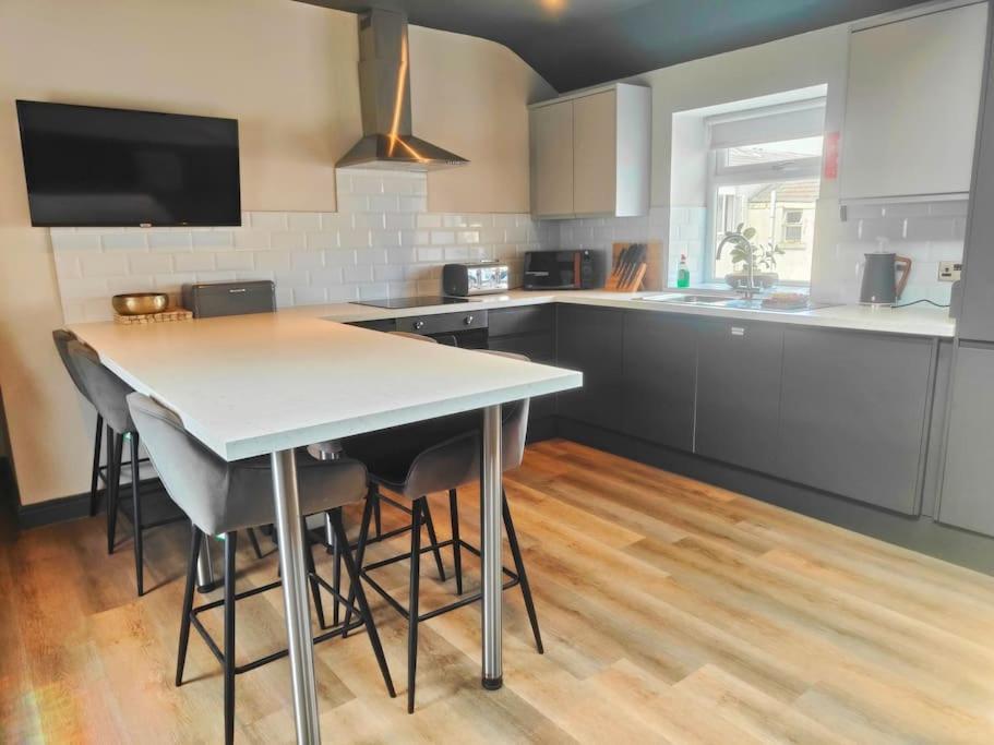 Sloane Modern 2 Bedroom Seafront Apartment Blackpool Buitenkant foto