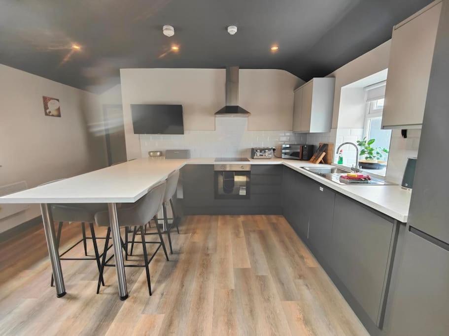 Sloane Modern 2 Bedroom Seafront Apartment Blackpool Buitenkant foto
