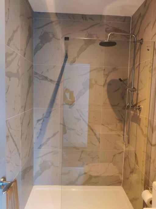 Sloane Modern 2 Bedroom Seafront Apartment Blackpool Buitenkant foto