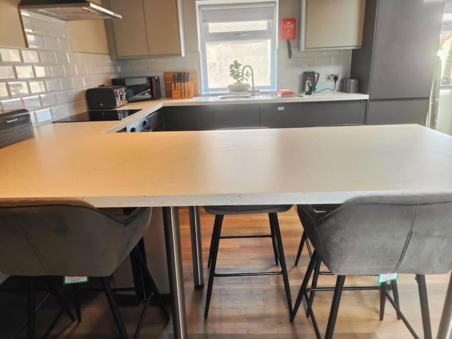 Sloane Modern 2 Bedroom Seafront Apartment Blackpool Buitenkant foto