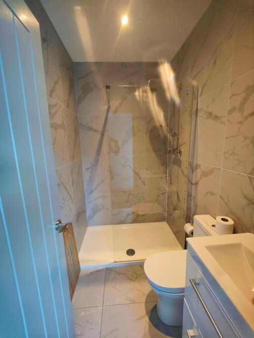 Sloane Modern 2 Bedroom Seafront Apartment Blackpool Buitenkant foto