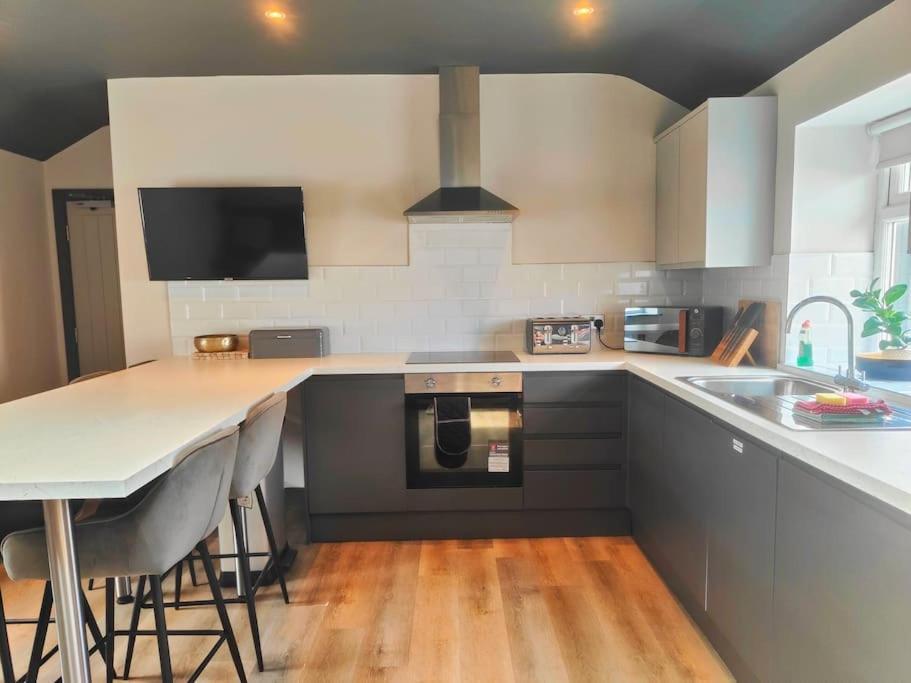 Sloane Modern 2 Bedroom Seafront Apartment Blackpool Buitenkant foto